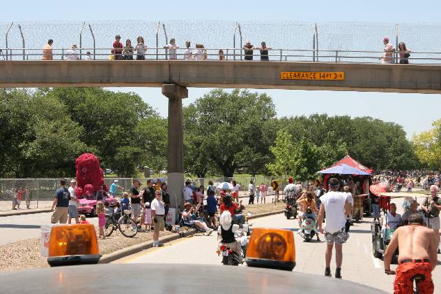 2006_ArtCar_3_Parade 366 